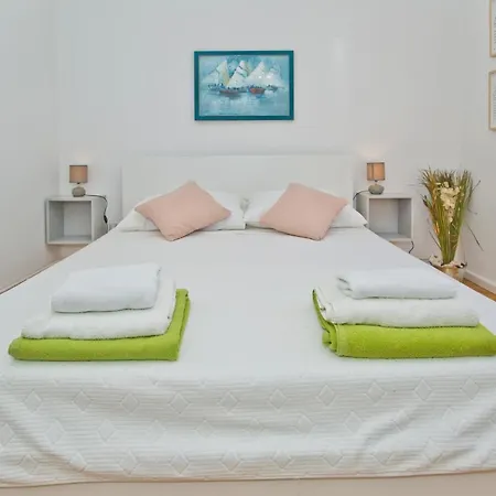 Tota Glamur * Jelsa (Hvar)